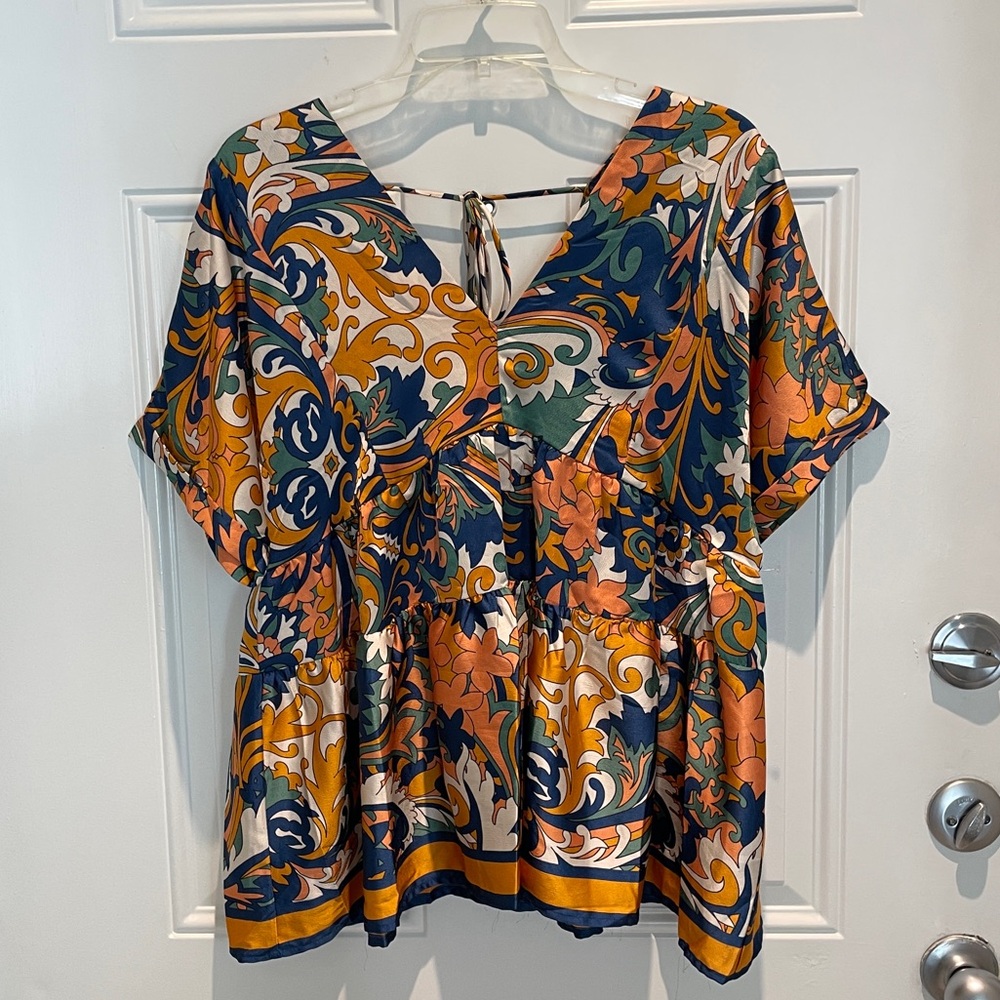 Entro Floral Paisley V-cut Boutique Boho Short Sleeve Top Sizes Medium & Large